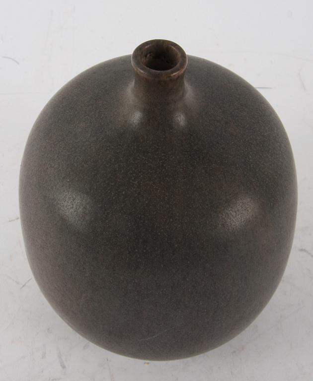 VAS, stengods, Åke Holm, Höganäs, sign P9.