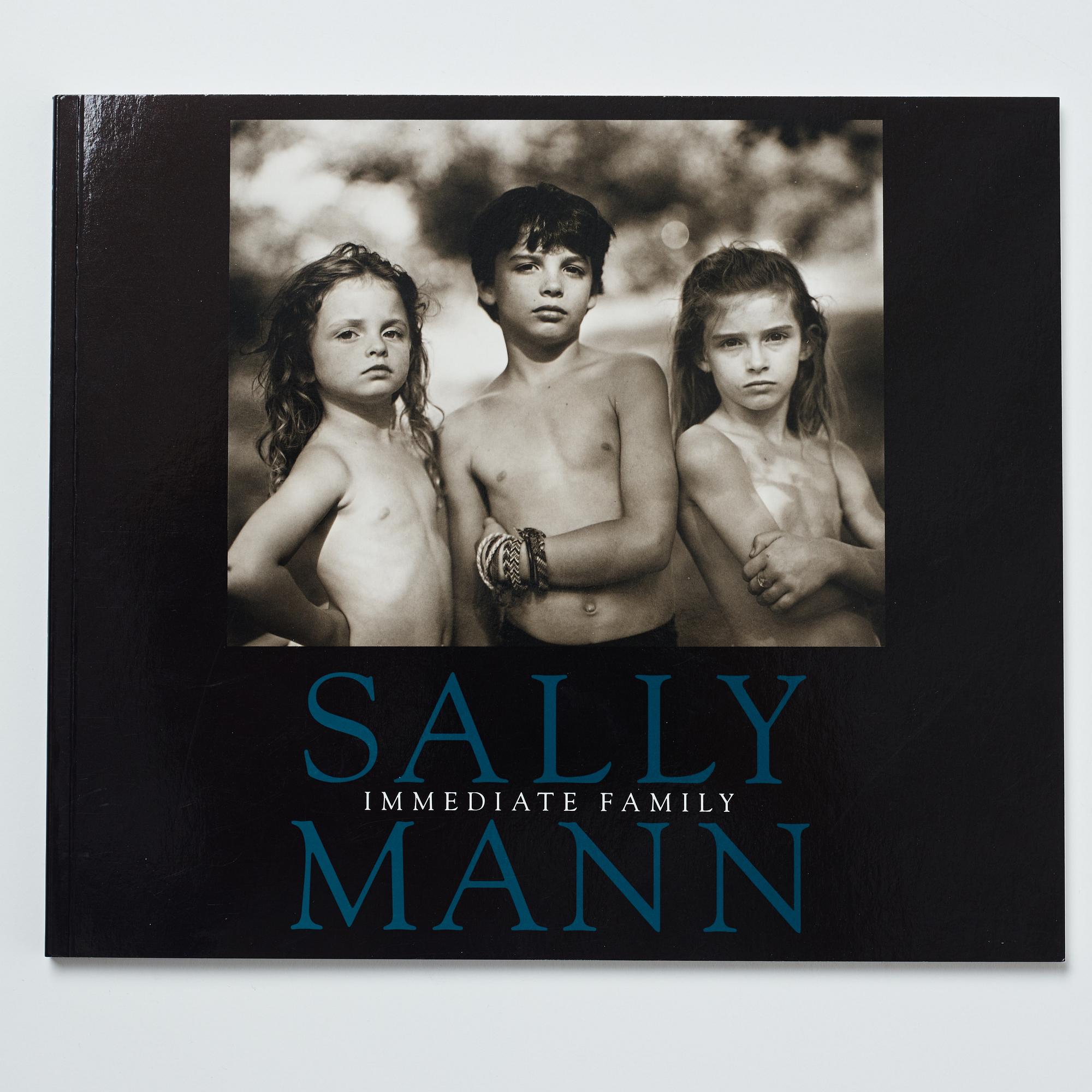 Sally Mann, bok Immediate Family signed.