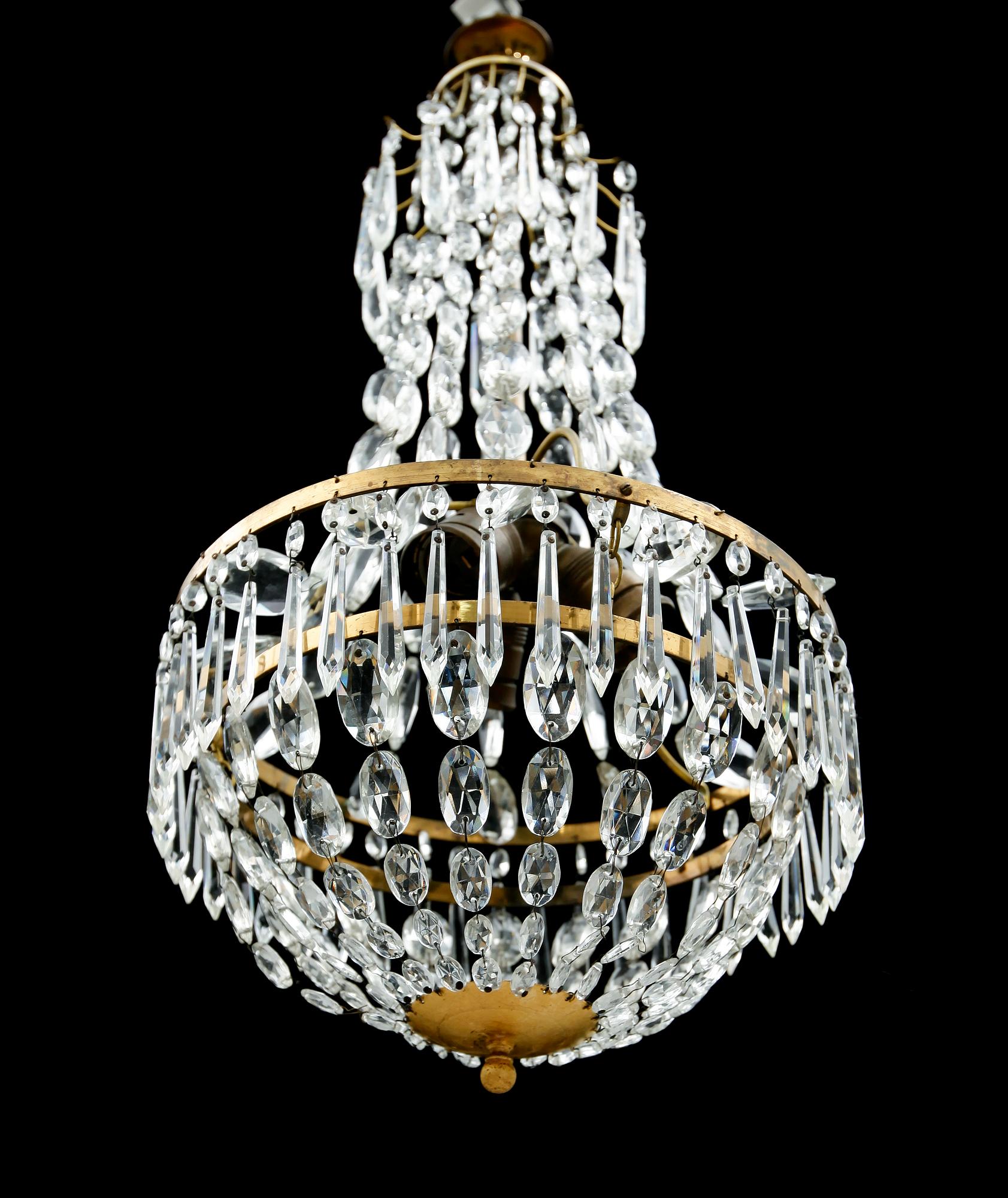 LJUSKRONA, gustaviansk stil, 1900-talets första hälft. Höjd ca 60 cm.