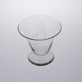 VAS, glas, möjligen Arttu Brummer, märkt Riihimäen Lasi Oy. 42.