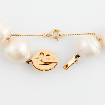 Collier, med odlade Söderhavspärlor, lås 18K guld med briljantslipade diamanter.