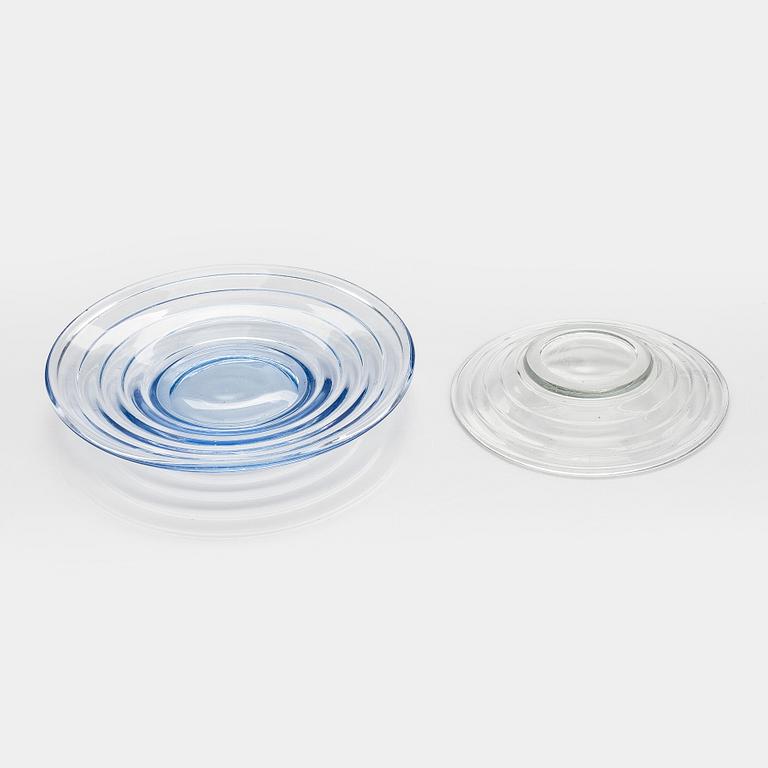 Aino Aalto, two glass bowls and four plates "Bölgeblick" for Karhula Glassworks, 1930s.