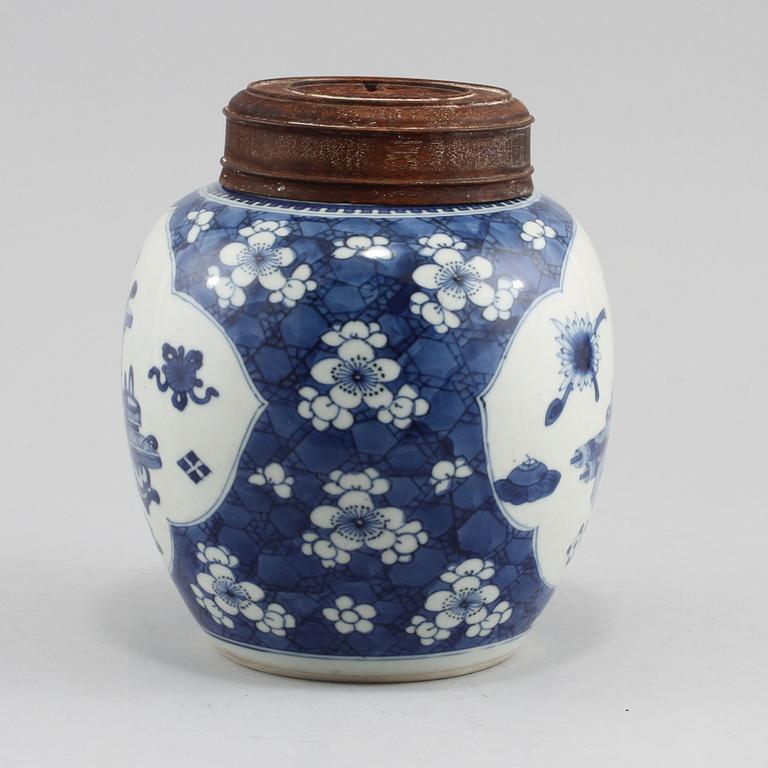 BOJAN, porslin, Kina, Kangxi-stil, Kina, 1800-tal.