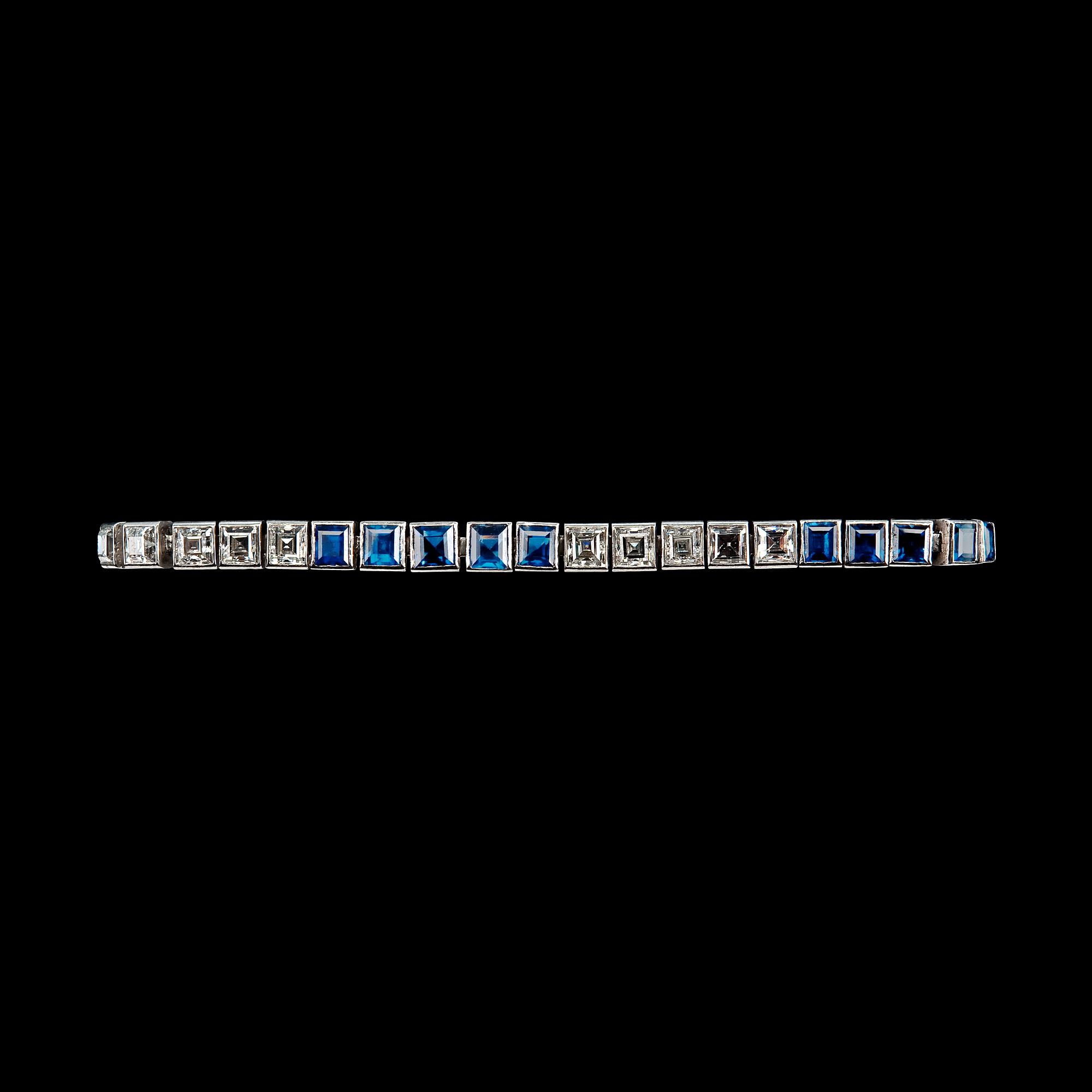 ARMBAND, fyrkantslipade diamanter 10 st. ca 3,5 ct H/VVS, safirer 15 st. ca 5,70 ct.