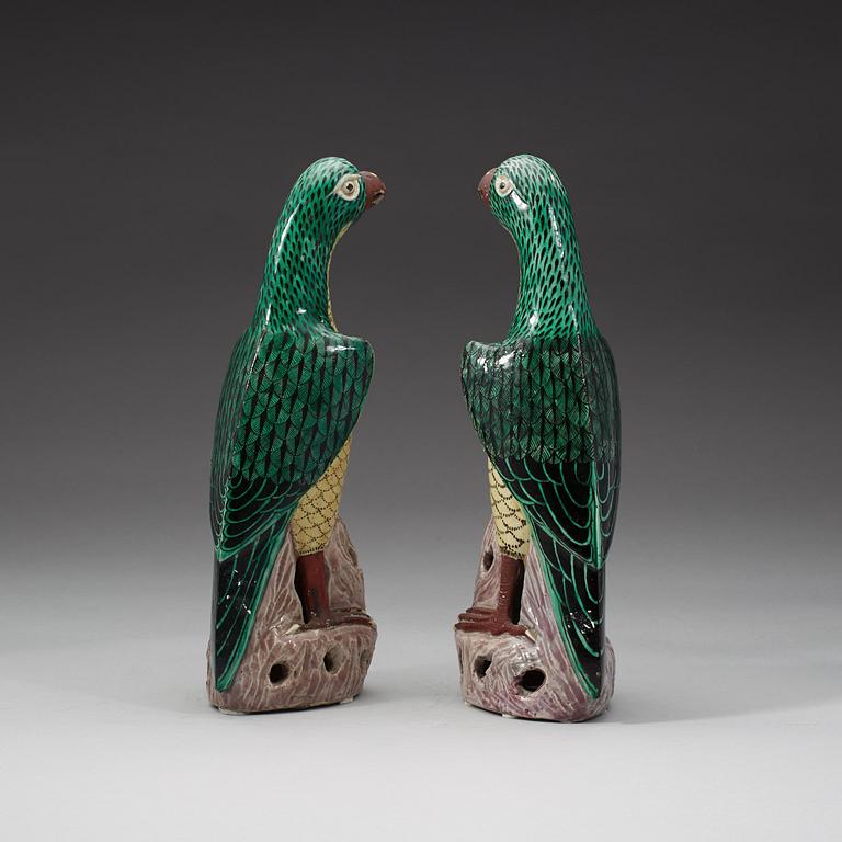 A pair of birds, late Qing dynasty (1644-1912).