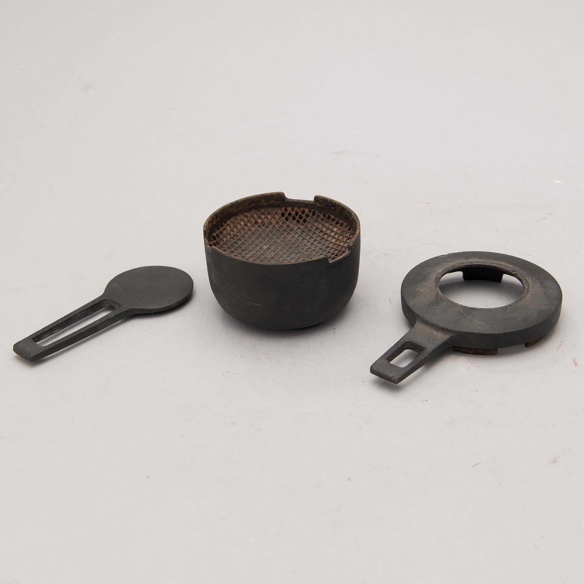 FONDUESET, emaljerat gjutjärn och trä, Digsmed, Danmark, 1900-talets senare hälft.