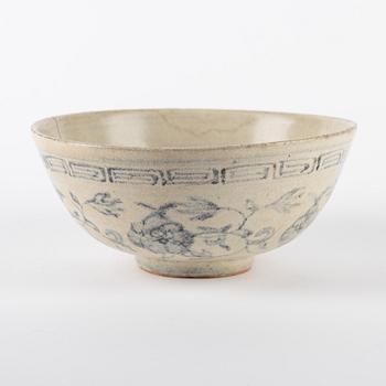 A bleu and white bowl, South East Asia, 15th/16th Century.