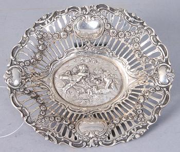 LOCKASK samt GALLERFAT, silver, importstämplar. 302 gram.