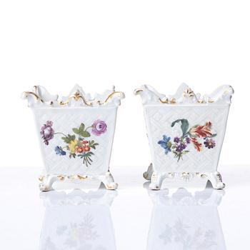 A set of miniature flower pots, Meissen, mid 18th Century.