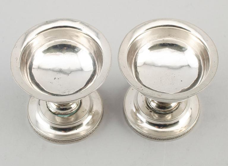 OBLATSKÅLAR, 1 par, silver, Österrike-Ungern, 1800-tal. Vikt ca 190 gram.