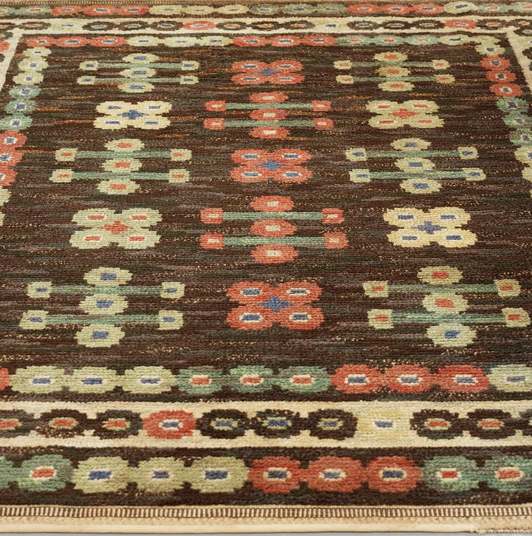 Märta Måås-Fjetterström, A CARPET, "Svarta fällen med grönt", knotted pile, ca 173 x 134 cm, signed MMF.