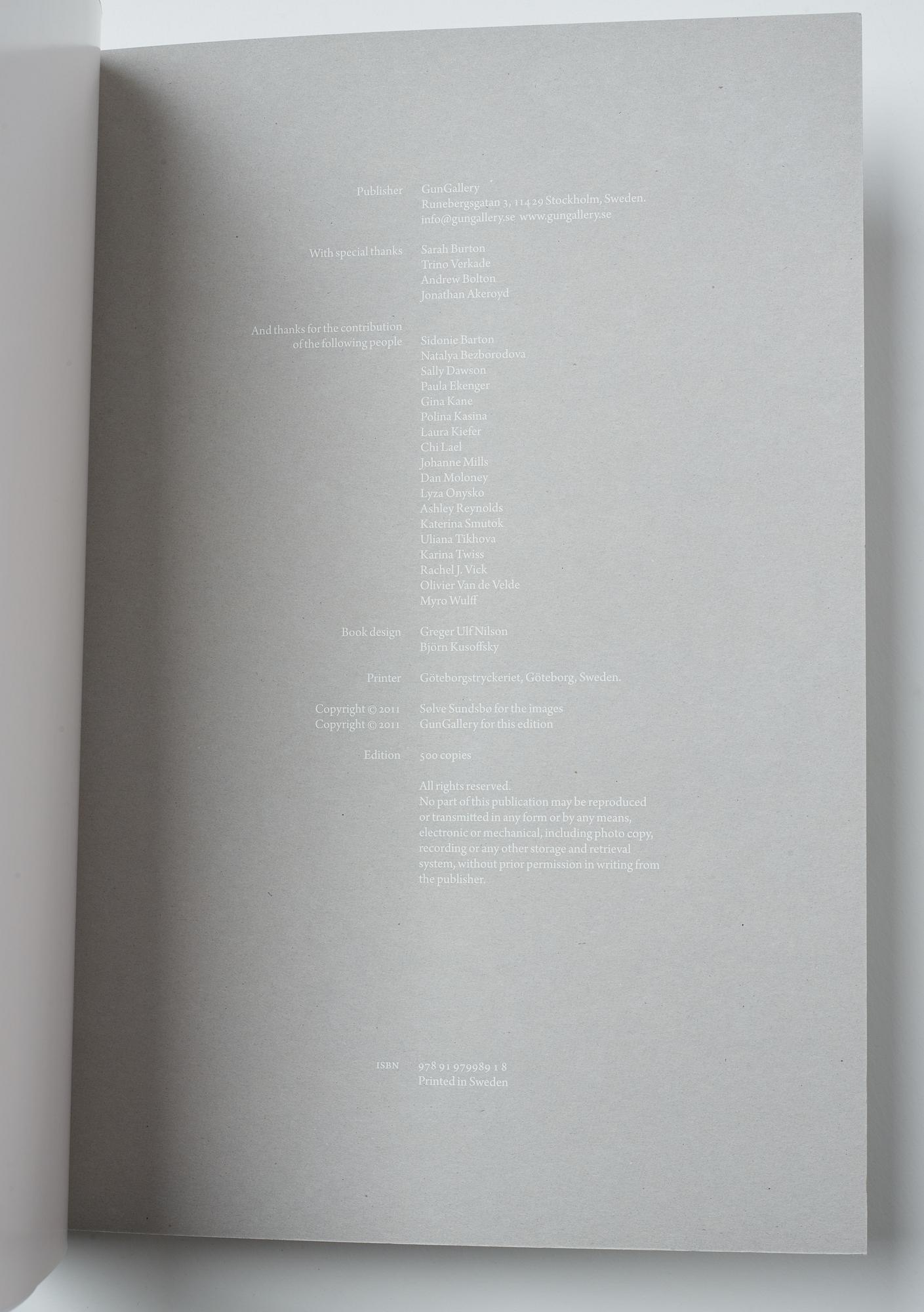 Sølve Søndsbø, bok Pictures from Savage Beauty signed.