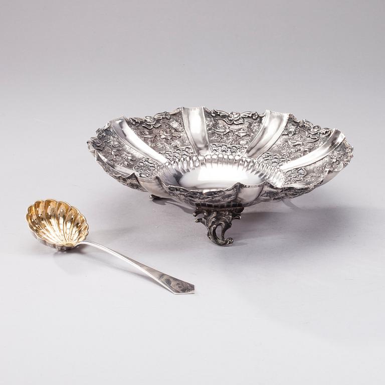 SKÅL OCH STRÖSKED, bl a sterling silver, 1900-talets första hälft. Tot. vikt 352,5 g.