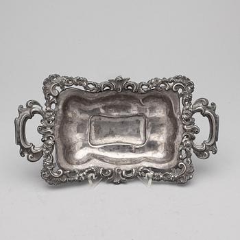 BRÖDKORG. Silver. Nyrokoko, 1800-talets andra hälft. Ca 165 g.