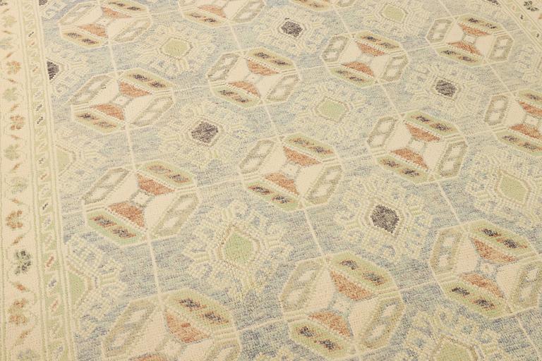 A Kazak carpet, c. 289 x 194 cm.