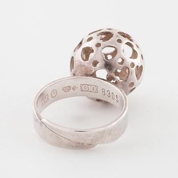 VICTOR JANSON, Lindesberg, 1977, a ring and a pendant.