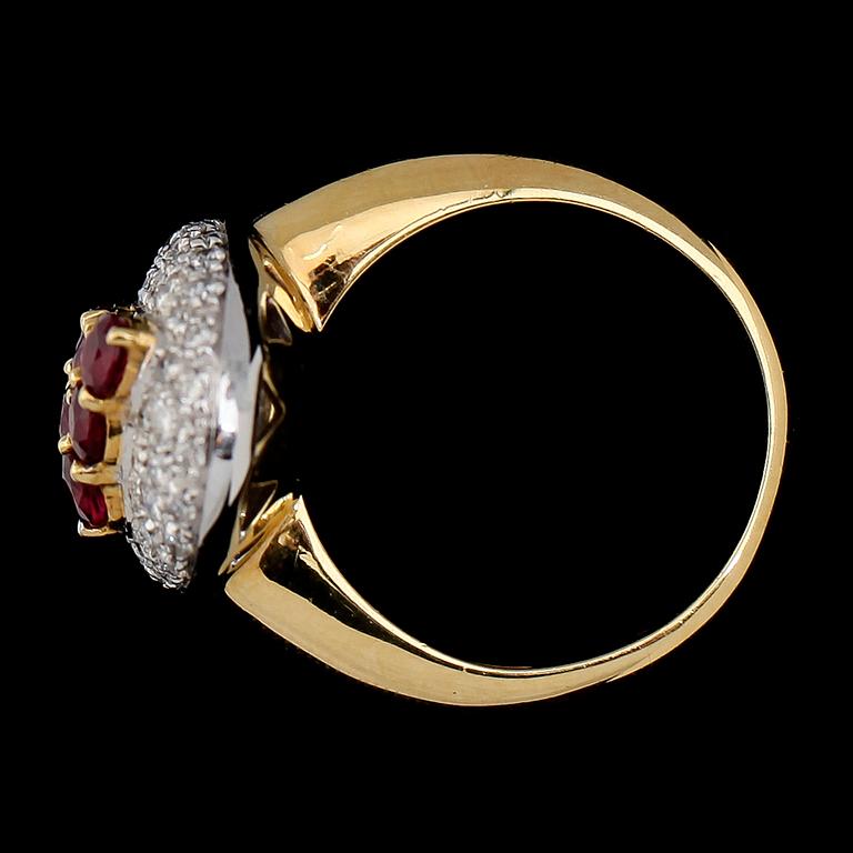 RING, 18K guld, rubiner tot ca 1.48 ct och diamanter ca 1.18 ct. Total vikt ca 11 g.