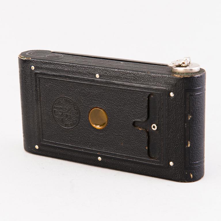 Set of five cameras, with accessories, 1920-50-tal.