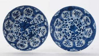 TALLRIKAR, 2 st, porslin, Kangxi, (1662-1722).