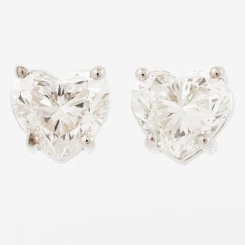 Earrings 18K white gold with heart-shaped brilliant-cut diamonds.