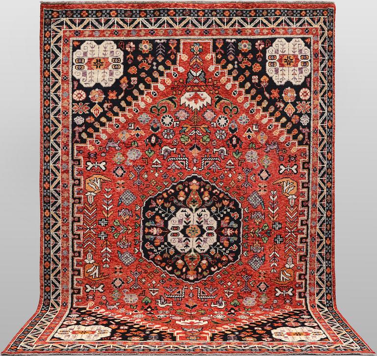 A Shirazi carpet, 299 x 200 cm.