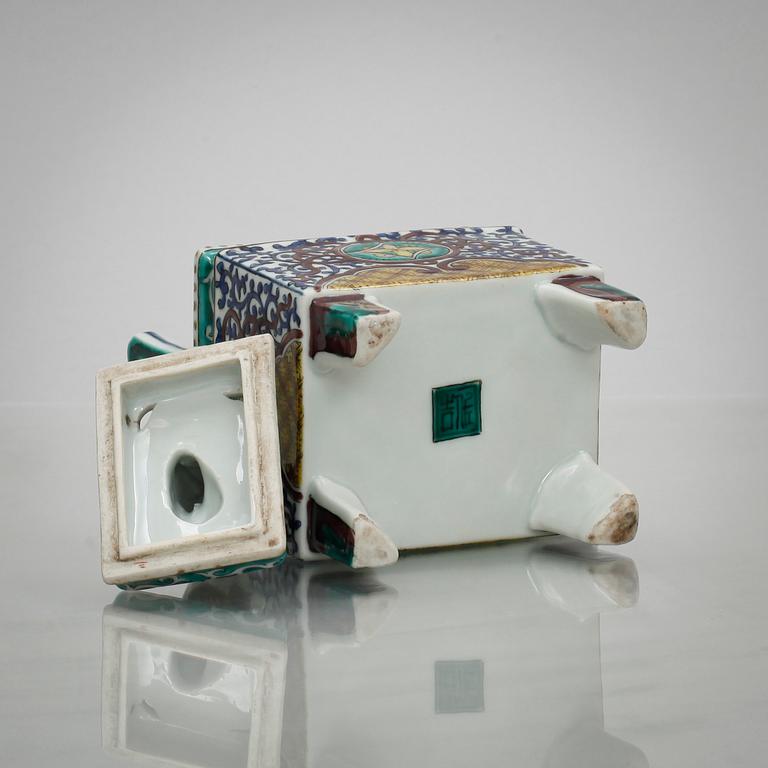 RÖKELSEKAR, porslin, Japan, 1900-talets början.