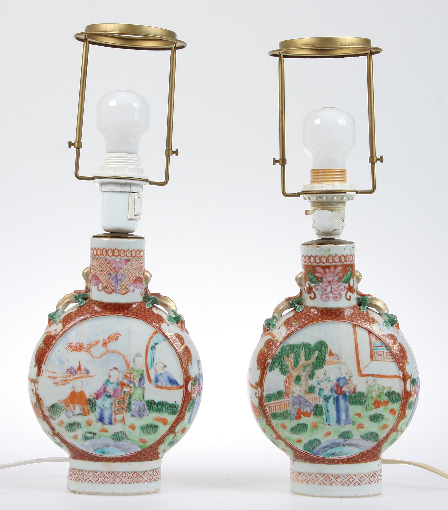 PILGRIMSKRUS, ett par, porslin, Kina, 1800-tal.