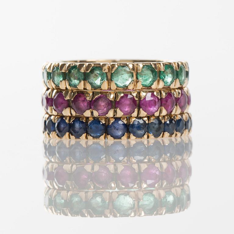 RINGAR, 3 st, 18K guld med safirer, rubiner samt smaragder.