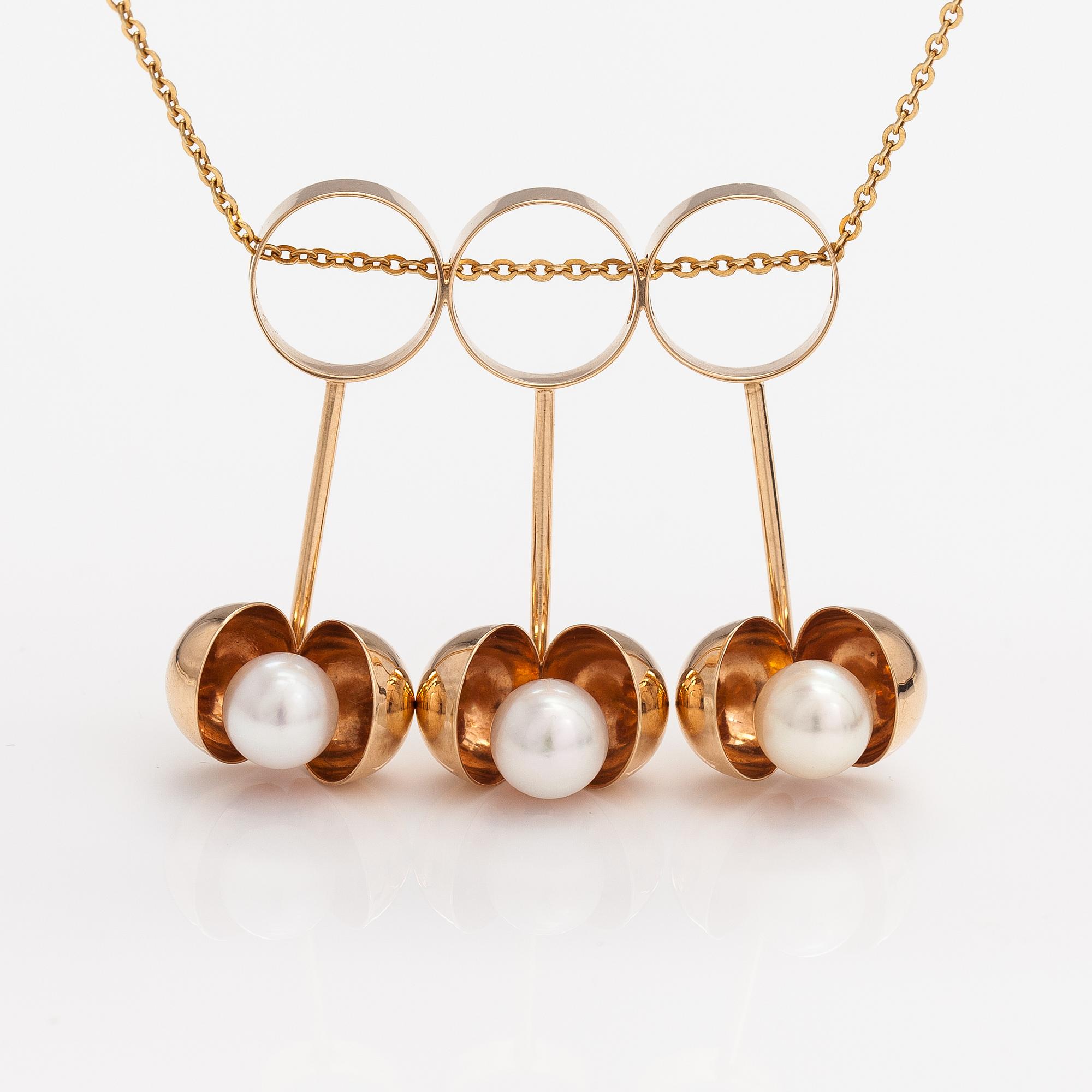 Olli Auvinen, A 14K gold and cultured pearls necklace. Westerback, Helsinki 1967.