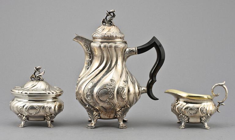 KAFFESERVIS, 3 delar, rokokostil, silver, Carl Gustaf Hallberg, Stockholm, 1950, vikt 1330.