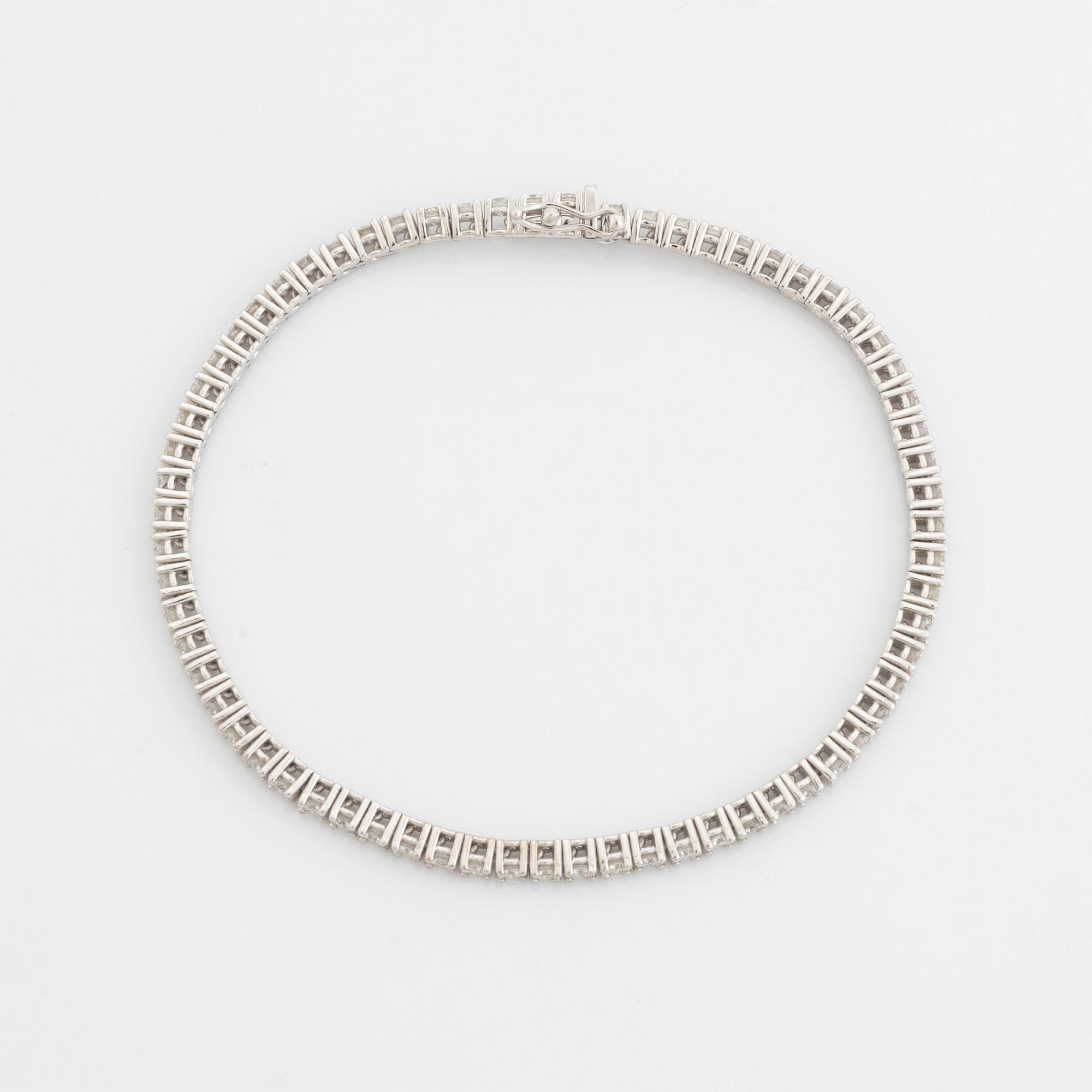 Brilliant cut diamond tennis bracelet, with HRD report.