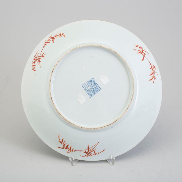 A famille rose sgraffiato porcelain dish, Qing dynasty.