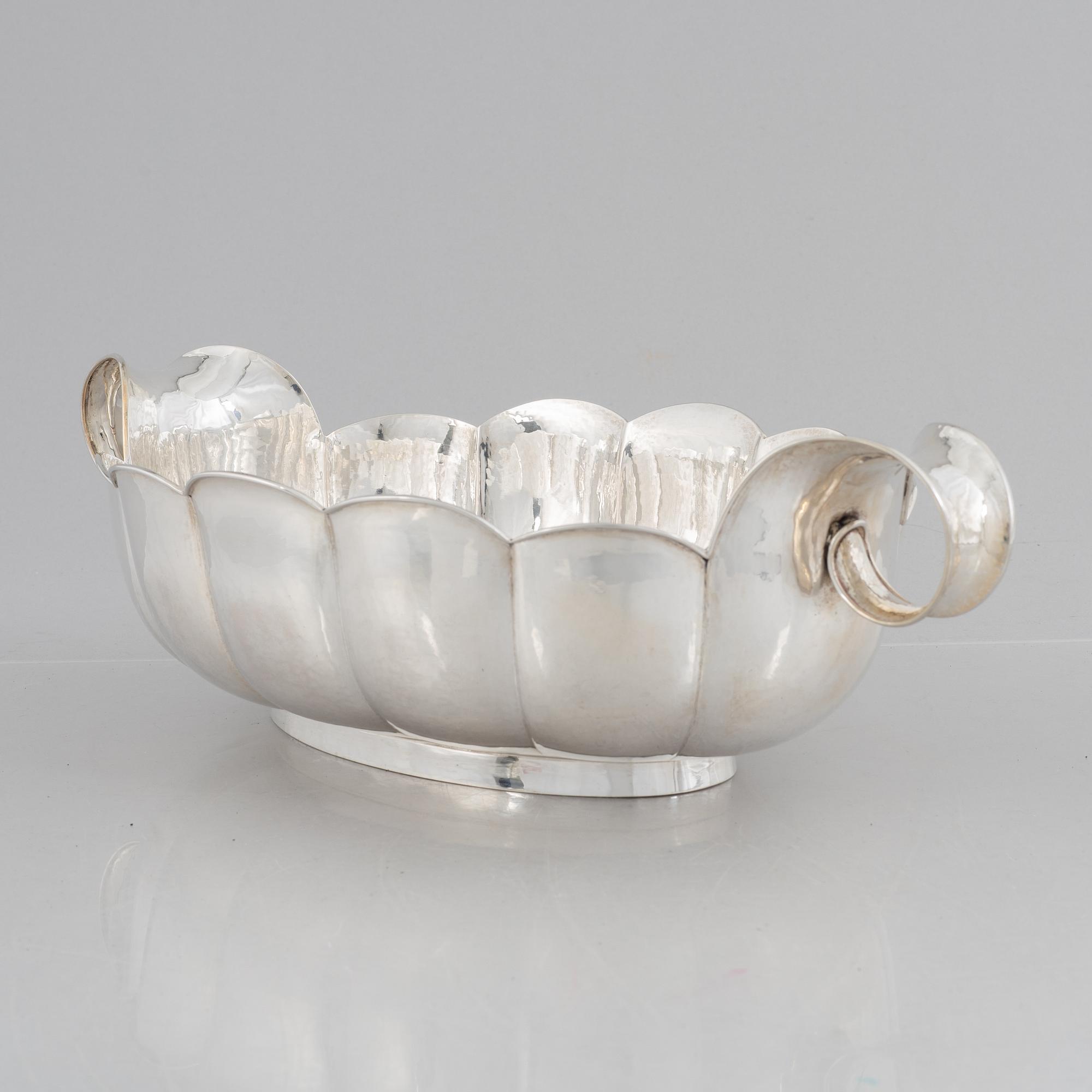 A German silver Art Déco jardinière, mark of  Adolf Mogler, Heilbronn, circa 1925.