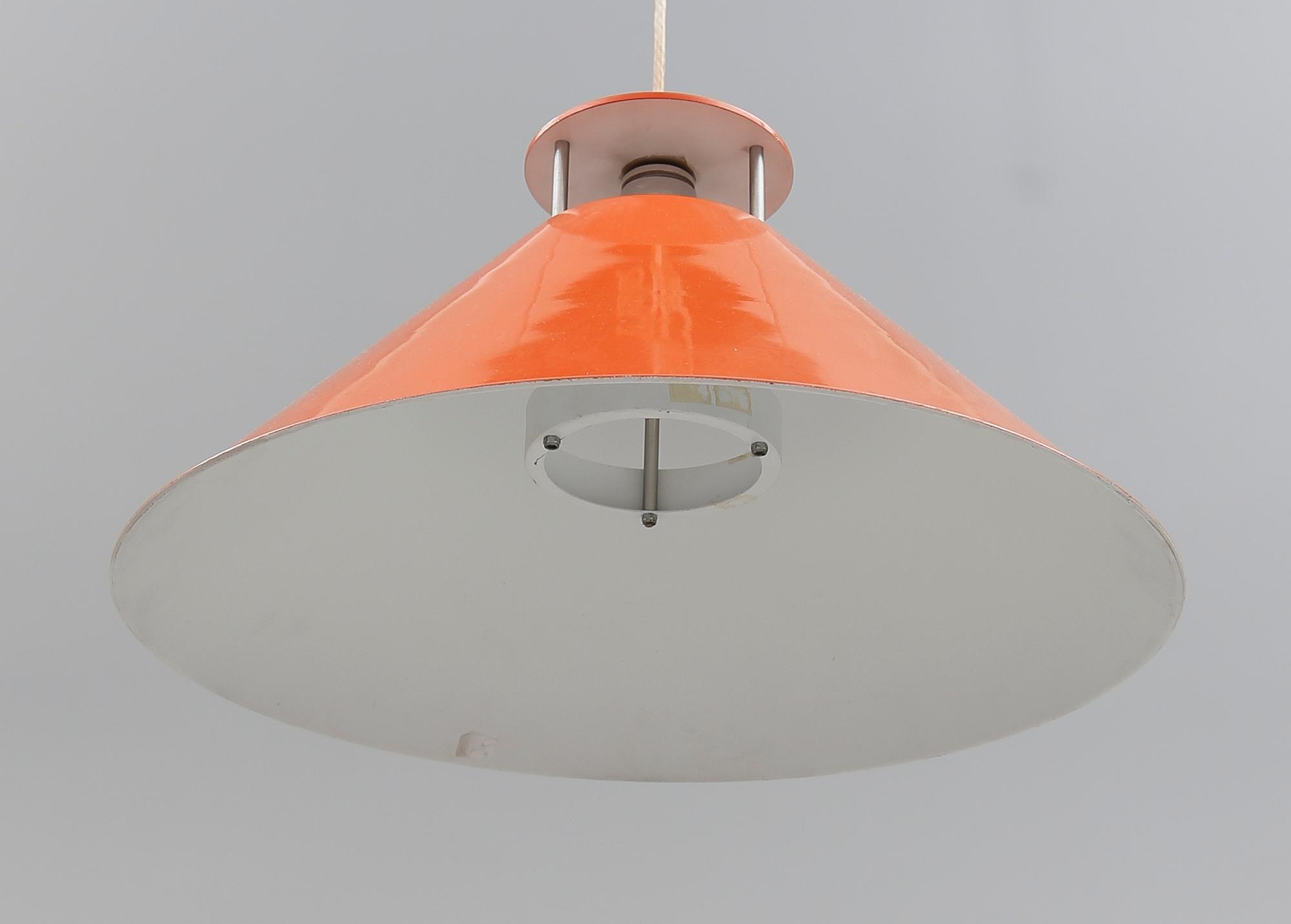 TAKLAMPA, CF Møller, Danmark, 1900-talets andra hälft. Höjd 31 cm.