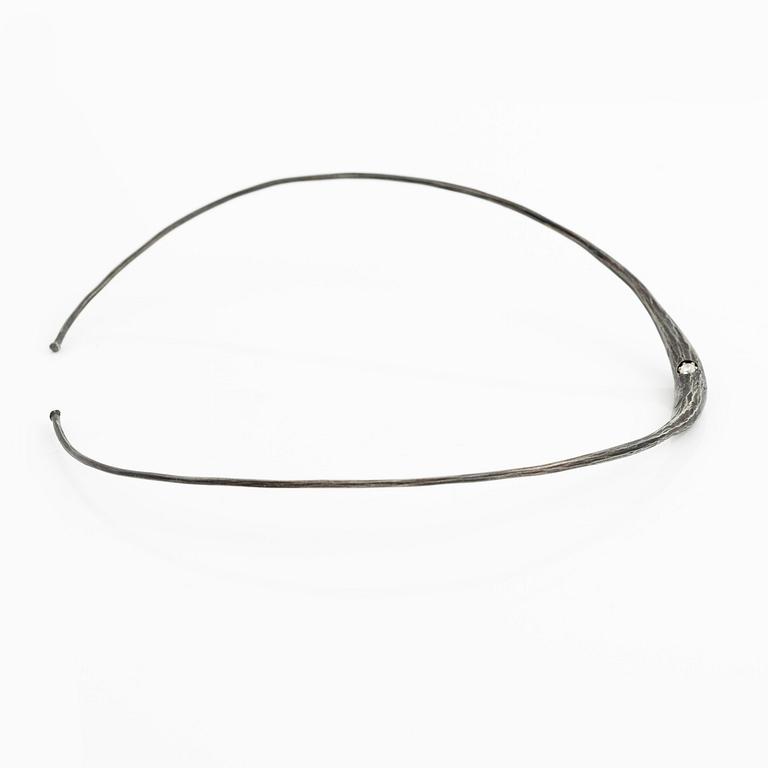 PA Lundahl-Terrs, a necklace and a bracelet, iron and round brilliant-cut diamonds.
