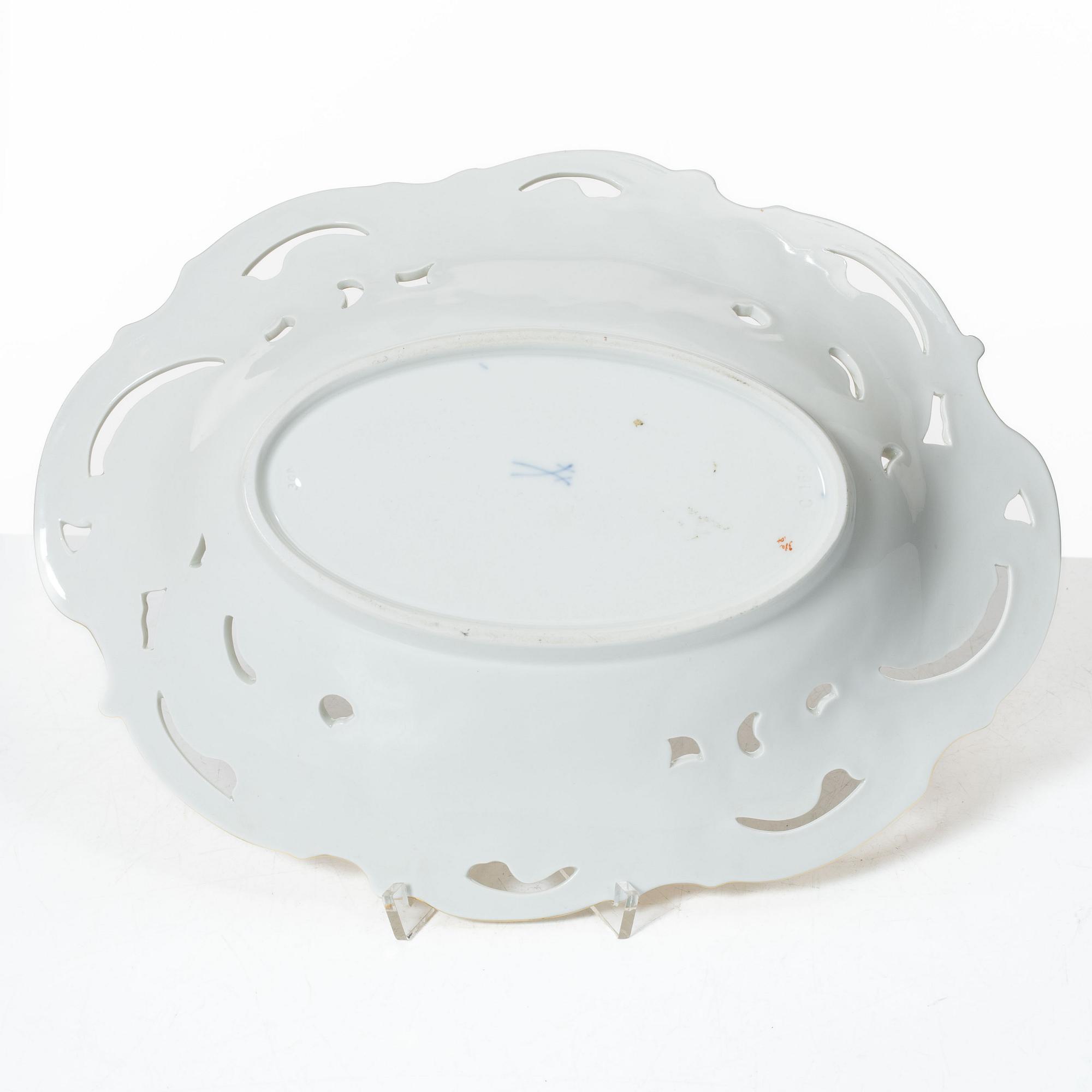 Meissen, a porcelain bowl, Germany 1934-45.