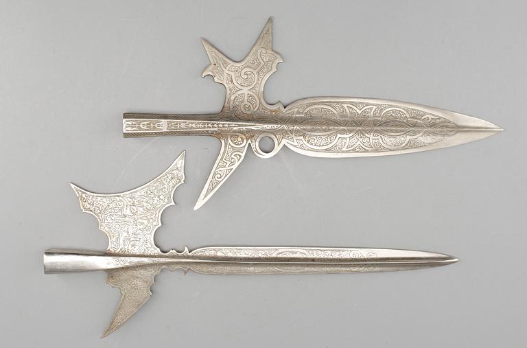 HILLEBARD, 2 st, 1900-talets första hälft.
