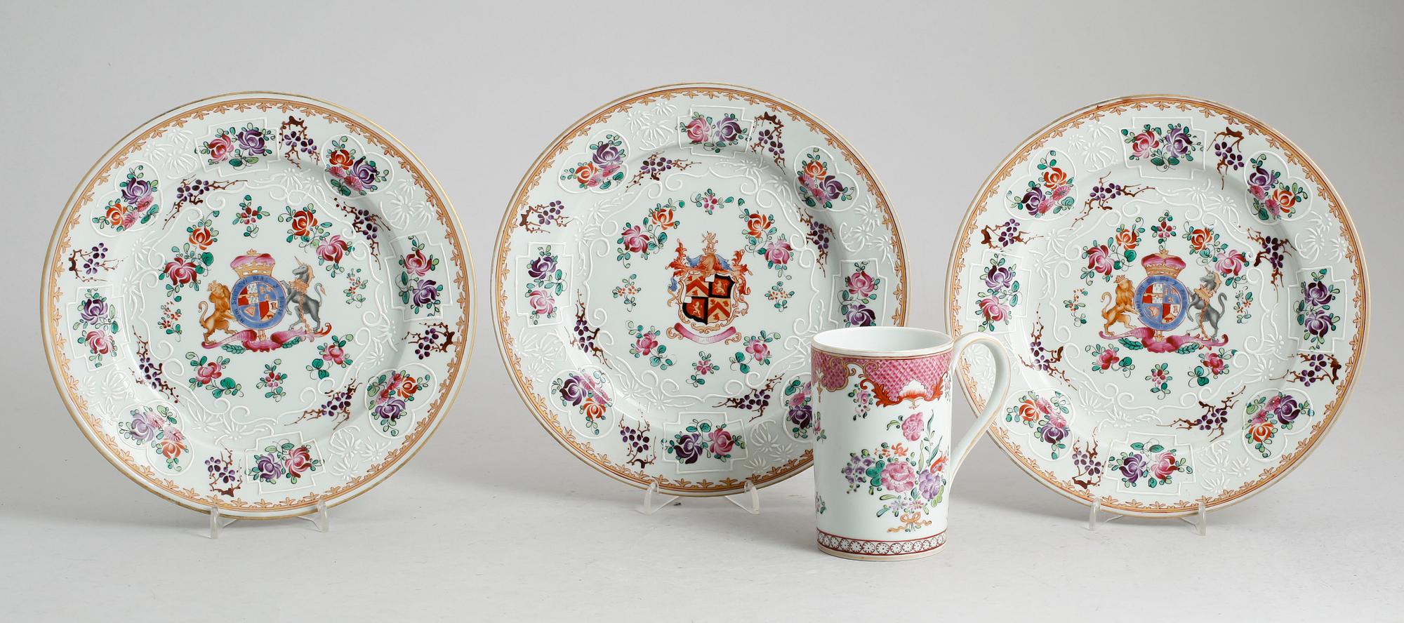 TALLRIKAR, 3 st samt MUGG, porslin, Samson, Paris, sekelskiftet 1900.