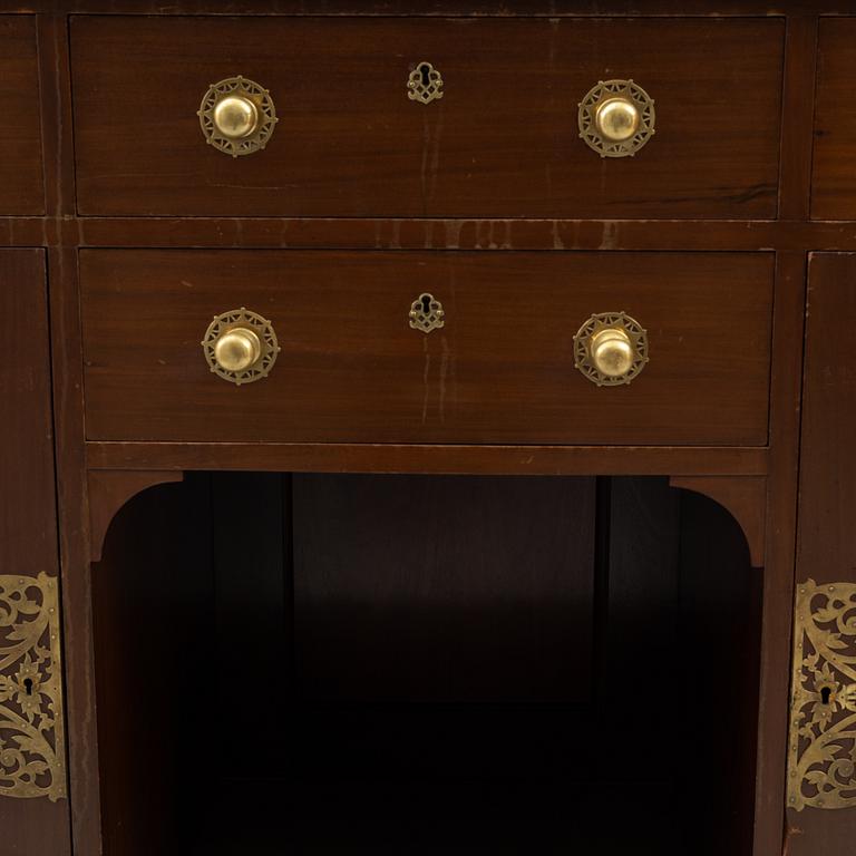 Skänk, tidigt 1900-tal.