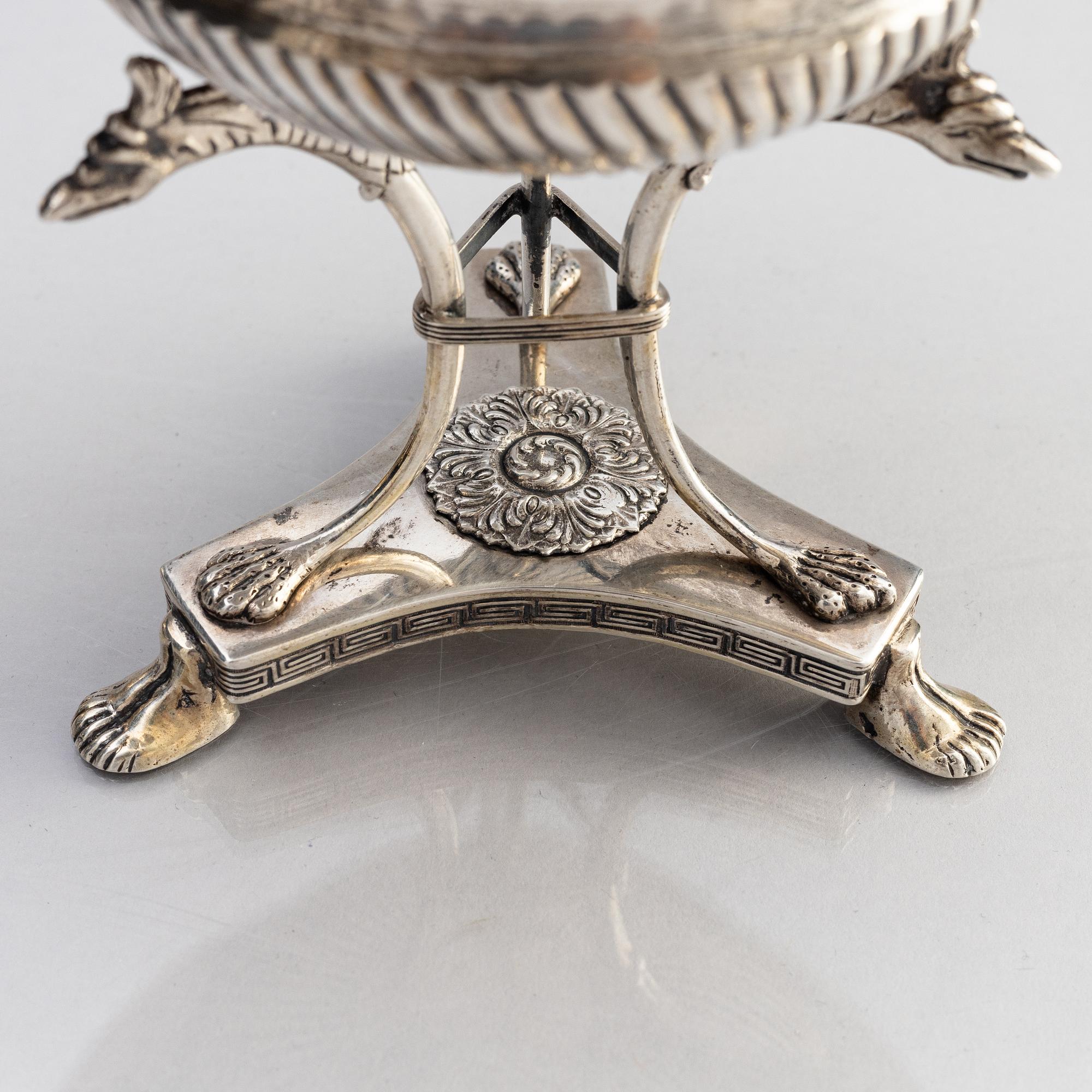 Johan Fredrik Björnstedt, sockerskålar, ett par, silver, samt en strösked, Stockholm 1818. Empire.