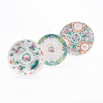 A set of 18 Chinese porcelain plates 19th/20th century.