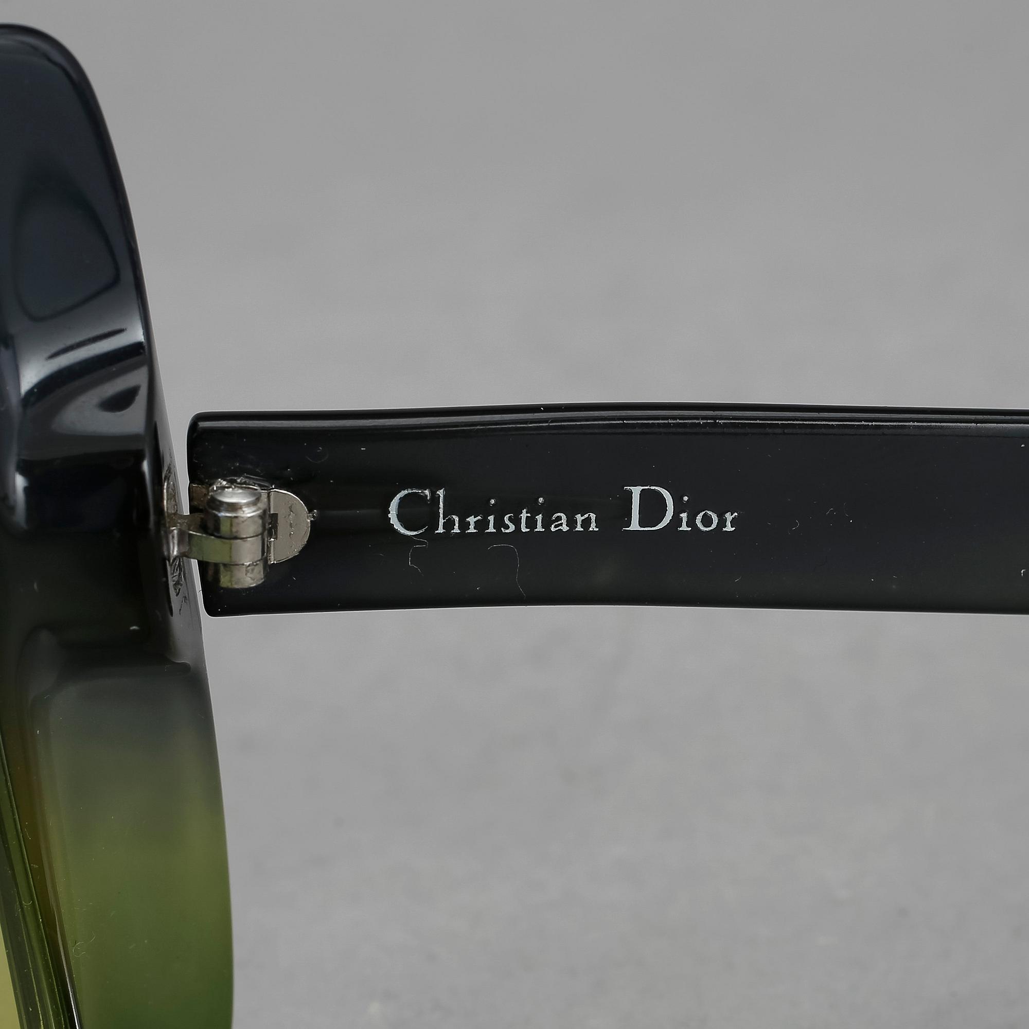 SOLGLASÖGON, 3 st, Christian Dior.