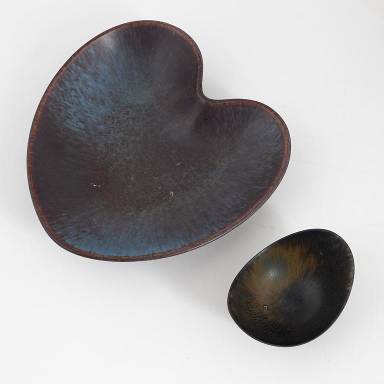 Gunnar Nylund, vas, skålfat samt skål och Bertil Lundgren, skulptur, stengods, Rörstrand.