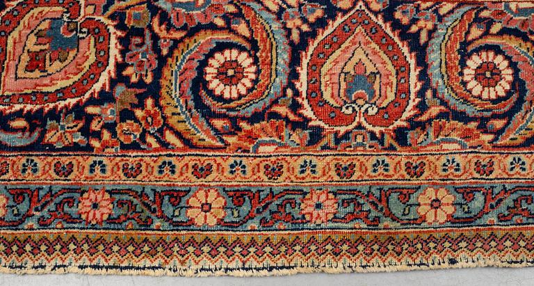 Matto, semi-antique Tabriz, ca 357,5 x 253,5-263 cm.