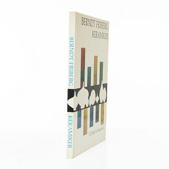 Berndt Friberg, miniatyrvaser, tio stycken, stengods, Gustavsbergs Studio 1960-/70-tal, samt bok.