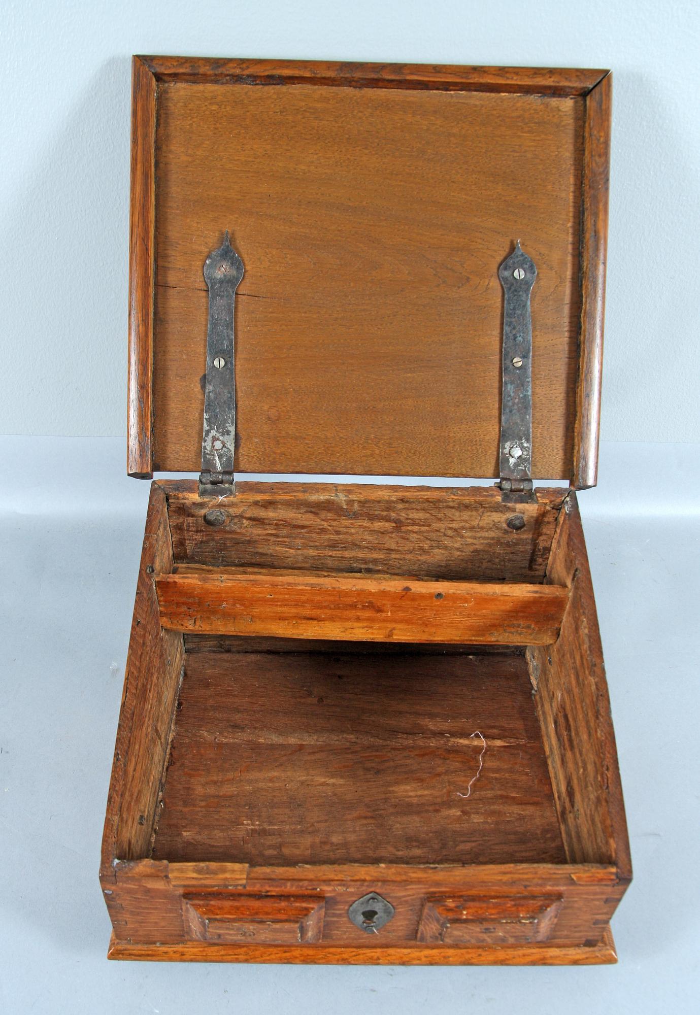 SKRIVSCHATULL, ek, 1700/1800-tal.