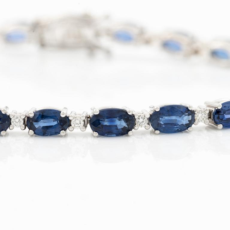 Bracelet 18K white gold with step-cut sapphires and round brilliant-cut diamonds.
