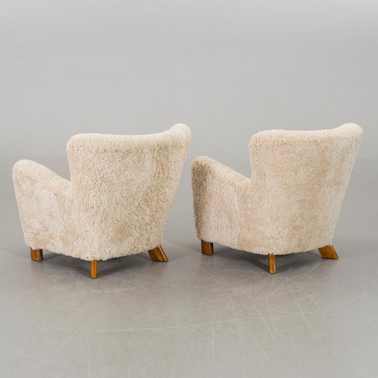FRITZ HANSEN, a pair of easy cahir , model "1669".