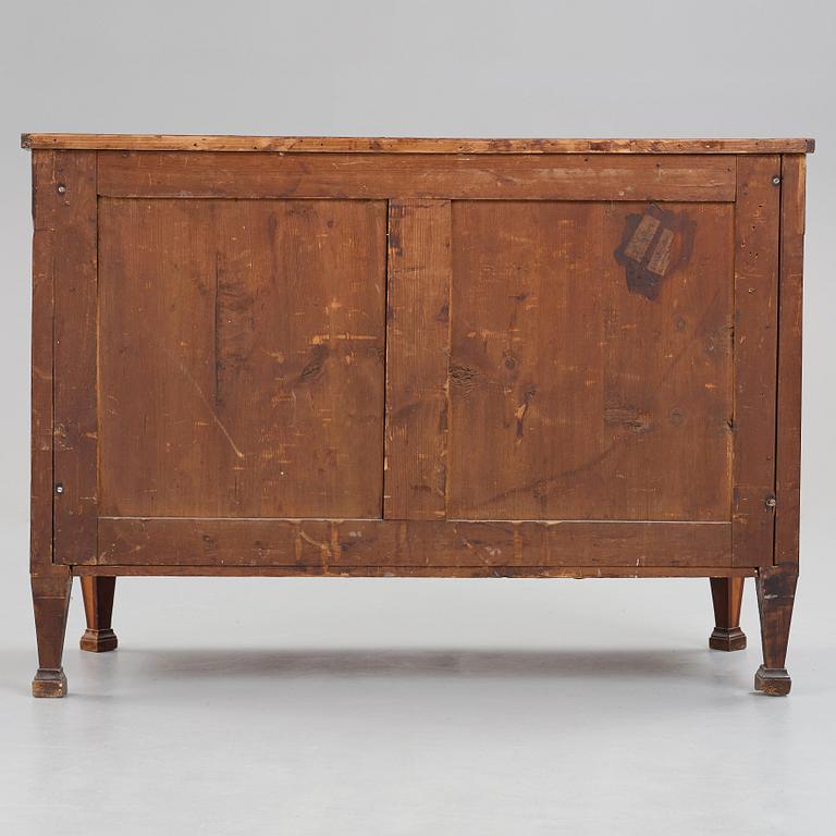 A Gustavian 1770/80's commode attributed to Anders Hallmén (master in Stockholm 1755-1787).