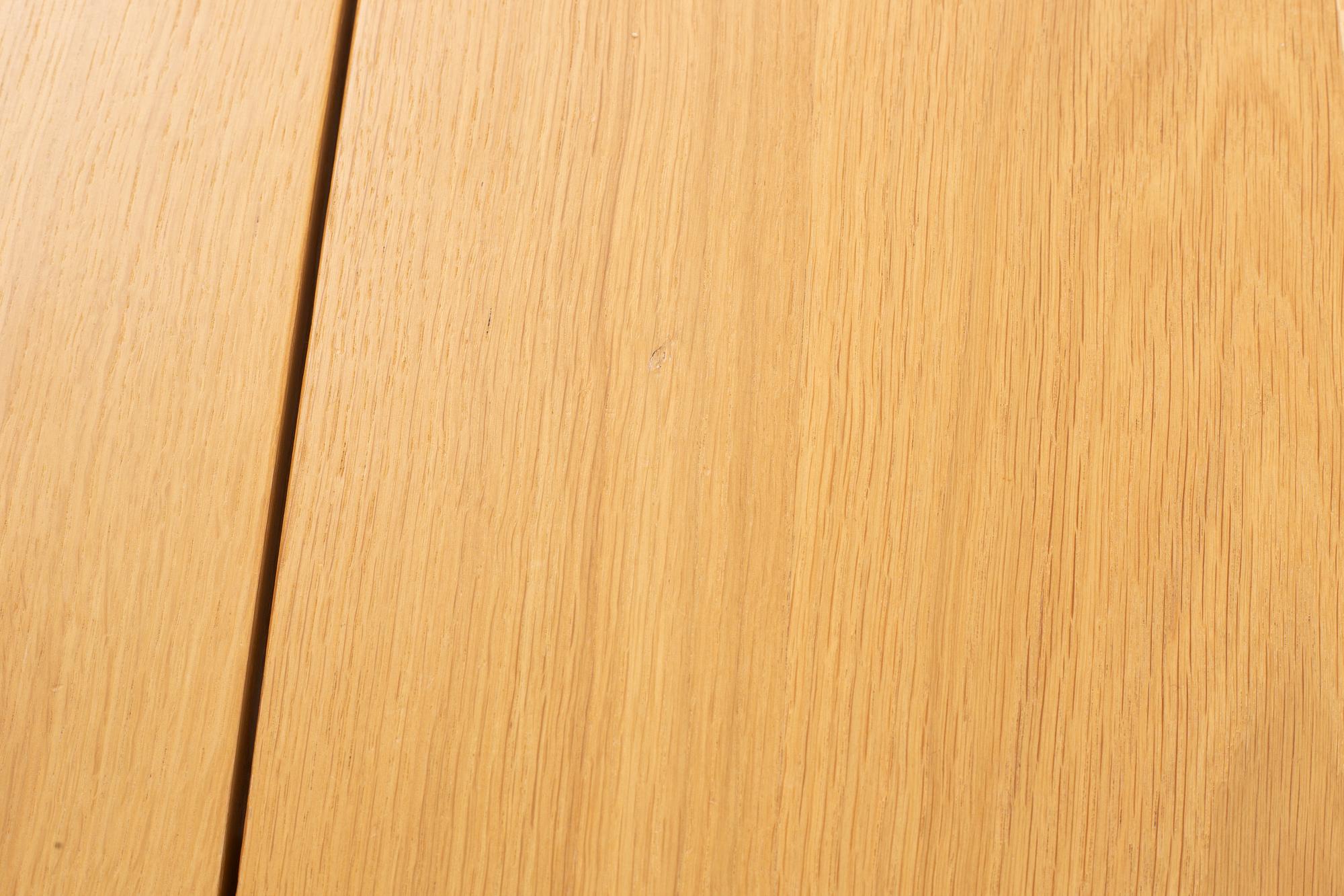 Matbord, signerat 16/12 1988.